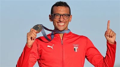 والد أحمد الجندي بعد ذهبية أولمبياد باريس: كان نفسه يرفع علم مصر وربنا حقق حلمه| بث مباشر