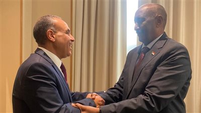 وزير الخارجية يلتقي رئيس مجلس السيادة الانتقالي السوداني 