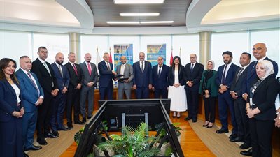 رئيسا البورصتين المصرية والعراقية يوقعان بروتوكول تعاون لتعزيز العمل المشترك