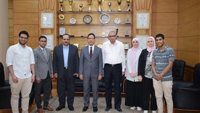 طلاب جامعة بنها يبتكرون مشروع جهاز لتسجيل الحضور والغياب في الكليات