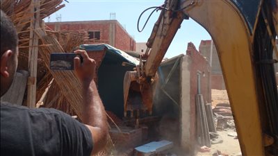 تفاصيل غلق أنشطة تجارية مخالفة في محافظة الشرقية | صور