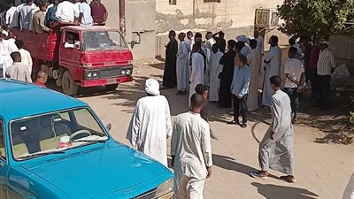 وسط حالة من الحزن.. المئات يشيعون جثمان الفنان محمد فوزي بمسقط رأسه في أسوان