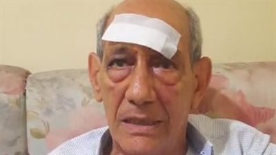 مسن يستغيث بعد اعتداء مالكي العقار عليه بالمنيا: ضربوني بلا رحمة عشان عاوزين يطردوني| بث مباشر