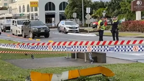 سقوط طائرة فوق فندق