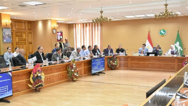 محافظ الشرقية خلال