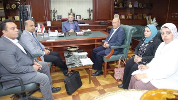 وفد البيئة مع محافظ