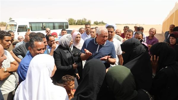 جانب من لقاء محافظ