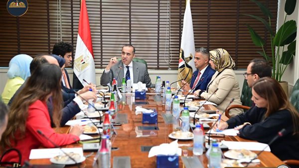 جانب من لقاء وزير