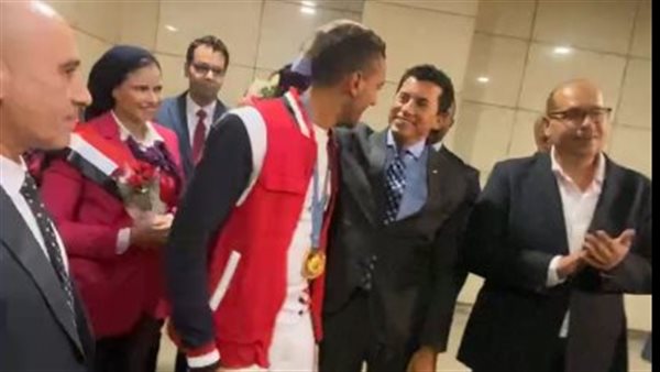 وزير الرياضة مع أحمد