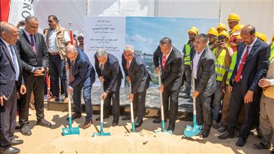 باستثمارات 40 مليون دولار.. وضع حجر الأساس لمشروع إروغلو القابضة للملابس الجاهزة بالقنطرة غرب 