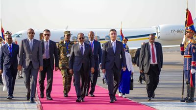 الرئيس الصومالي يبدأ زيارة رسمية إلى القاهرة