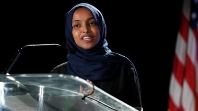 رغم انتقادها لإسرائيل.. المرشحة المسلمة إلهان عمر تفوز في الانتخابات التمهيدية للحزب الديمقراطي