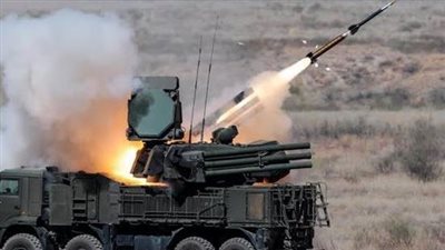 الدفاعات الجوية السورية تتصدى لهجمات فوق منطقة الساحل وأصوات انفجارات في اللاذقية وطرسوس 