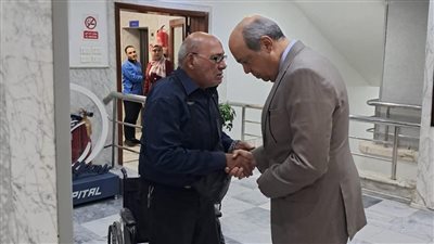 وزير الطيران المدني يتفقد مستشفى مصر للطيران للاطمئنان على جودة الخدمات الطبية