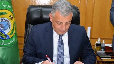 محافظ الإسماعيلية يخفض نتيجة تنسيق الثانوي العام إلى 235 بدلًا من 450 درجة للعام الدراسي الجديد 