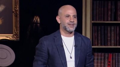 عزيز الشافعي: شيرين كانت مجبرة تنزل أغاني.. وأتمنى حد كبير يحل أزمتها مع روتانا