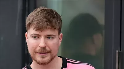 موظف سابق يزعم توظيف اليوتيوبر مستر بيست مجرمًا في قناته على يوتيوب