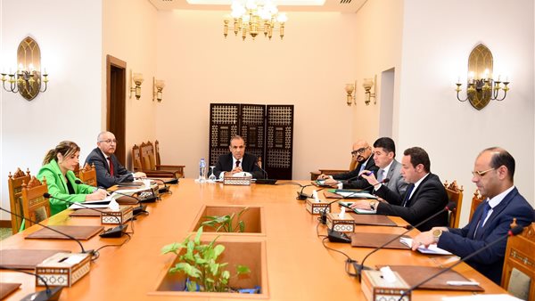  وزير الخارجية يجتمع