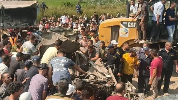 حادث تصادم بين تريلا