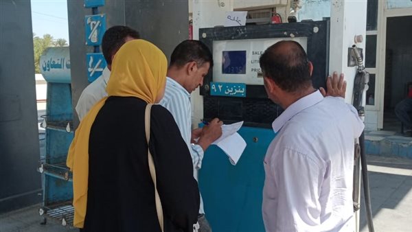 ضبط محطتين وقود لتصرفهم