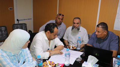 رئيس جهاز 6 أكتوبر يشدد على سرعة الانتهاء من مرافق وطرق منطقة الحزام الأخضر