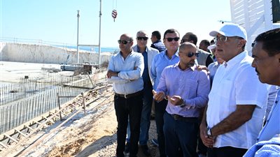 مدبولي يتفقد الأراضي البديلة المُخصصة للأسر المستحقة لتنفيذ السكن البديل بمنطقة شمس الحكمة