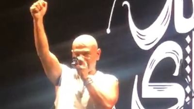 فرقة مسار إجباري تشعل حفلها في التجمع.. والجمهور: عايزين نعيط