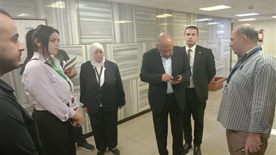 محمود عصمت يجري جولة تفقدية بمستشفى الكهرباء.. ويشدد على ضرورة إيجاد حلول عاجلة لشكاوى العاملين