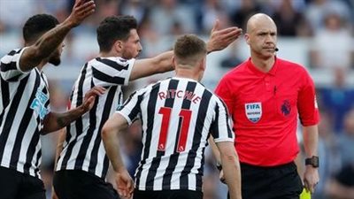 القصة الكاملة لكشف حكام إنجلترا ميولهم التشجيعية قبل بدء الدوري الإنجليزي