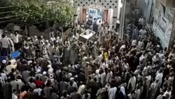 الأهالي يشيعون جثامين