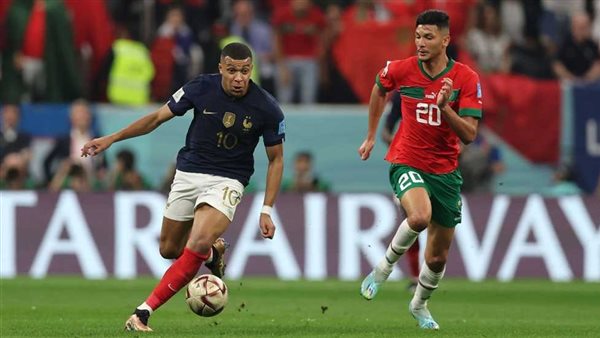 أشرف داري رفقة مبابي