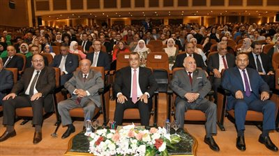 وزير الإنتاج الحربي يشهد حفل تخرج الدفعة الخامسة للأكاديمية المصرية للهندسة والتكنولوجيا