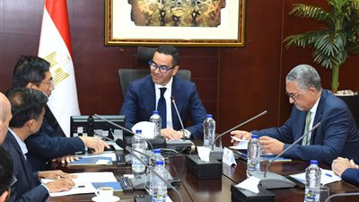 وزير الاستثمار يبحث مع سفير سنغافورة بالقاهرة تنمية العلاقات التجارية والاستثمارات