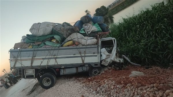 تصادم سيارتين بأسيوط