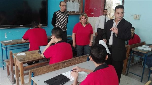 طلاب - تعبيرية