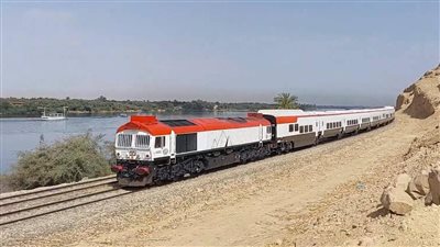 مصرع طالب إثر اصطدامه بقطار بأسوان