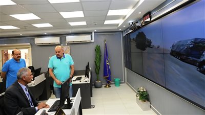 محافظ أسوان يتابع جهود تسهيل حركة النقل والتجارة للشاحنات بميناء أرقين