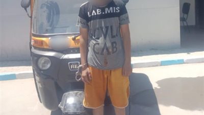 رمت نفسها وأصيبت بكسور.. القبض على سائق توك توك تحرش بسيدة بالقاهرة
