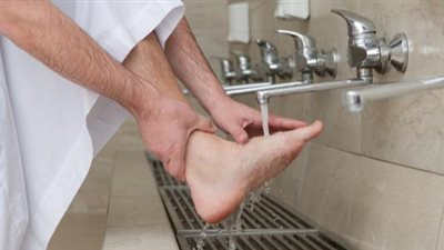 متى يتم المسح على الخفين والجوارب؟.. عضو مركز الأزهر تجيب