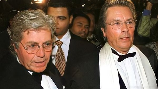 آلان ديلون وحسين