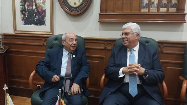 نقيب المهندسين ووزير