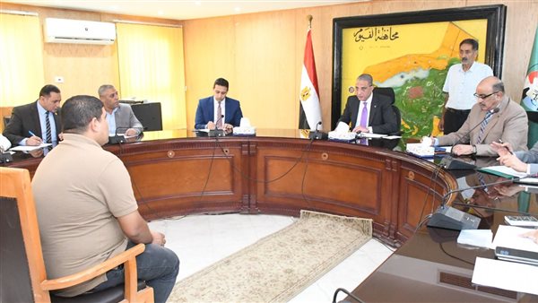 محافظ الفيوم خلال