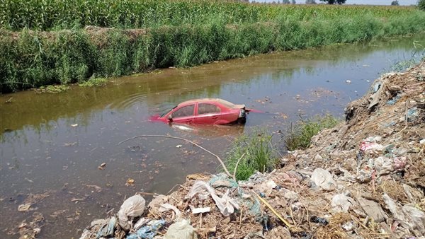 انقلاب سيارة داخل