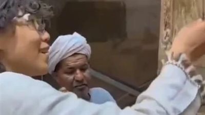 بعد فيديو سائحة معبد الأقصر.. مصدر بالآثار: إحالة العامل للتحقيق ونقله إلى مكان آخر