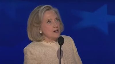 مُدان بـ 34 تهمة جنائية.. هيلاري كلينتون تسخر من ترامب وتهاجمه بمؤتمر الحزب الديمقراطي 