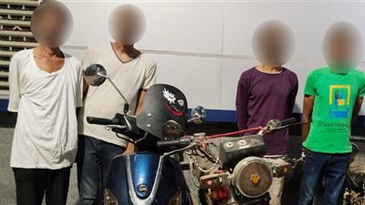 ارتكبوا 3 وقائع بذات الأسلوب.. الداخلية تضبط المتهمين بسرقة دراجة نارية بالنزهة