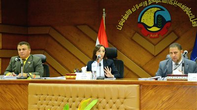 محافظ البحيرة تشدد على استمرار إزالة التعديات وترشيد الكهرباء وتكثيف الحملات التموينية