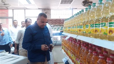 محافظ جنوب سيناء يشدد على توافر السلع الغذائية والالتزام بالأسعار 