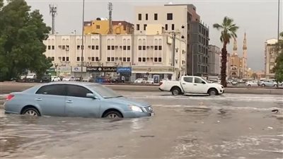 سيول السعودية مستمرة.. واضطرابات الطقس تشل الحركة في بعض المدن