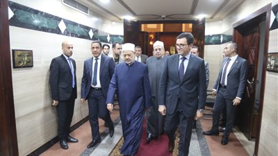 وزير الثقافة خلال لقاء الإمام الأكبر: نسعد بالتعاون مع الأزهر لنشر الوعي